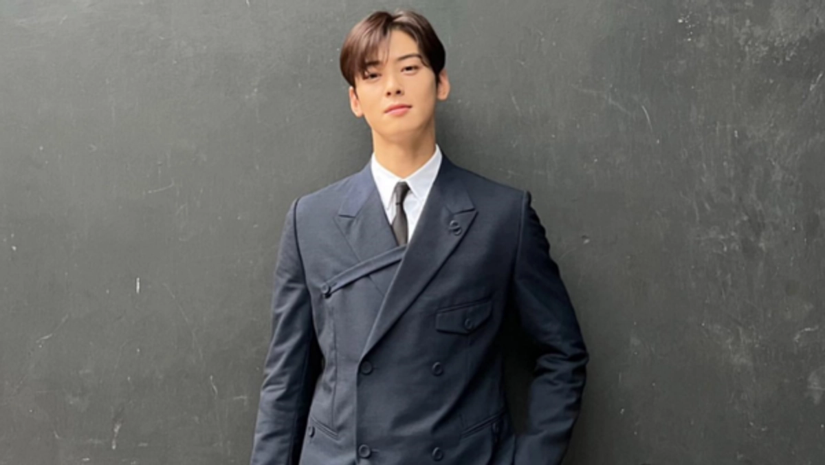 패완얼? 슈트핏 천재가 된 차은우