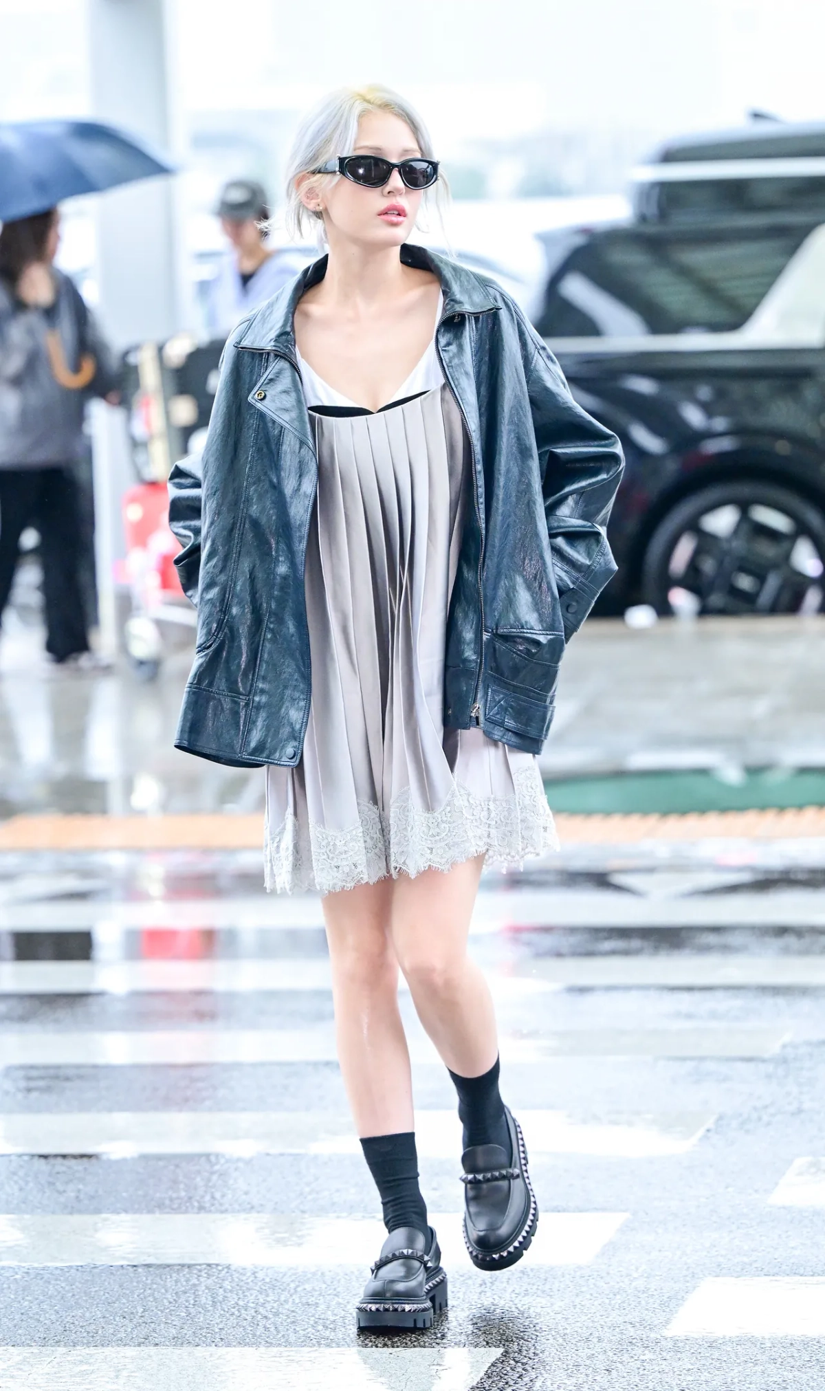 Somi Jeon The Fashion Icon Makes Waves At The Airport With Runway somi-jeon-the-fashion-icon-makes-waves-at-the-airport-with-runway