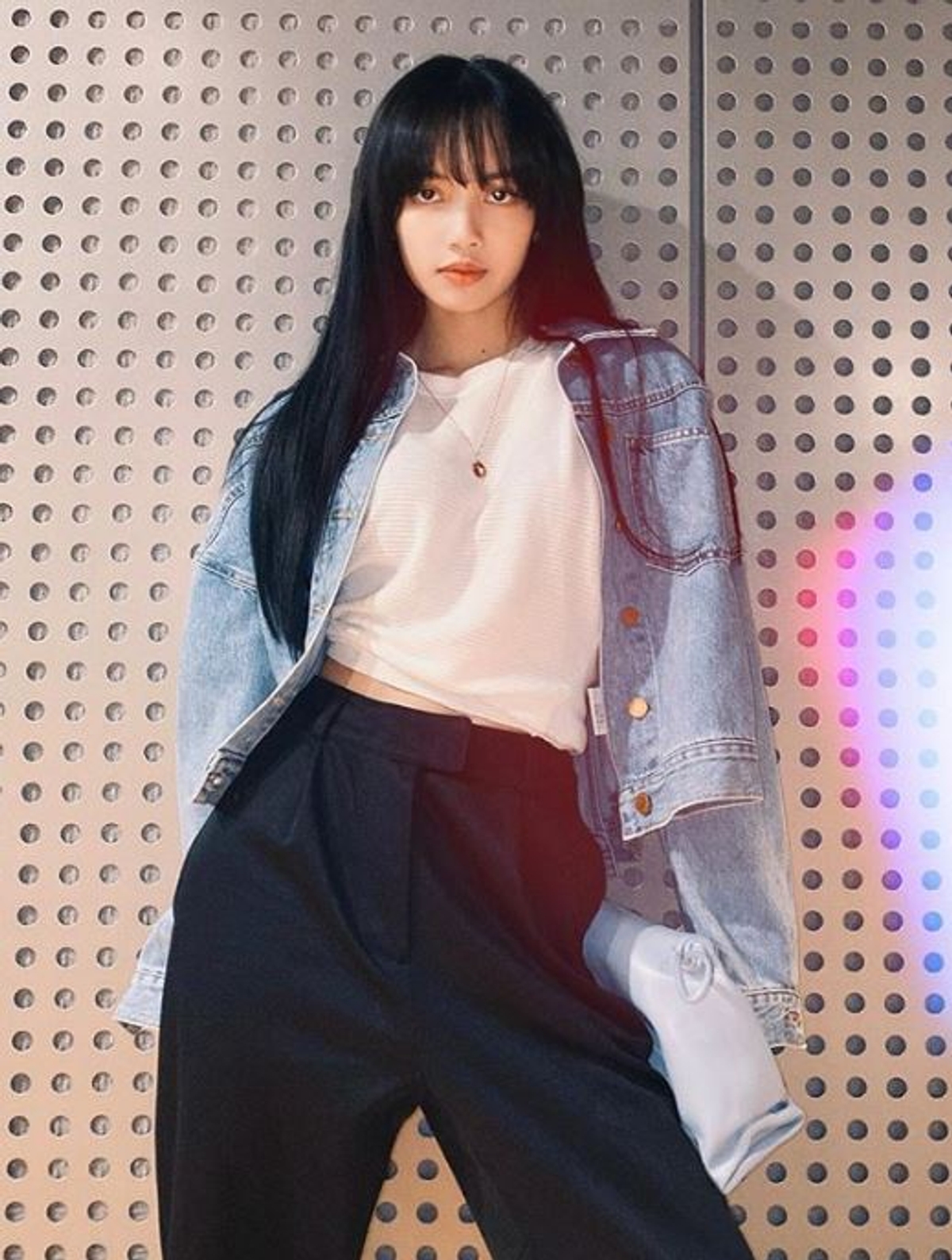 리사 SNS 근황, 힙한 데님자켓룩