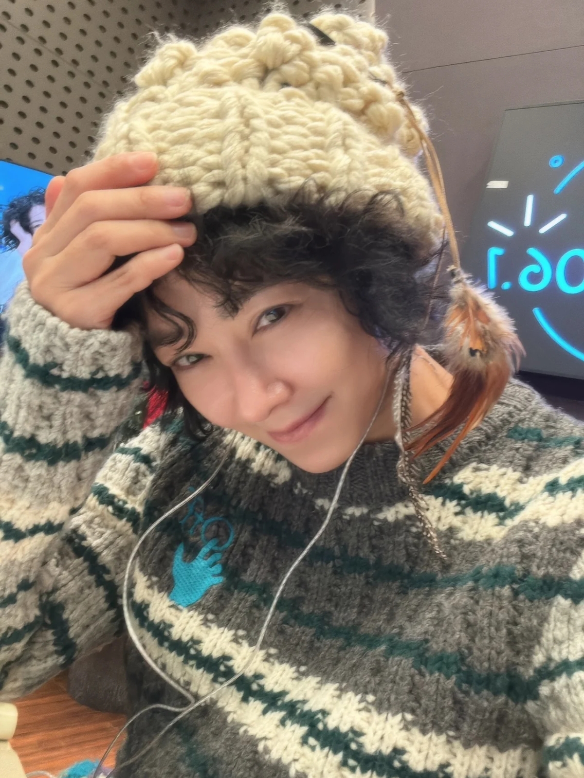 ‘까만 콩’의 역습, 21년 만에 라디오로 돌아온 이본의 ‘시간 역행’ 비주얼