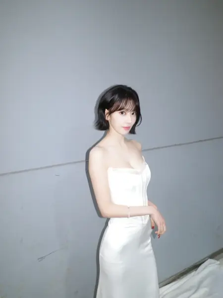 I Thought an Angel Had Come Down, but It Was Sakura' 'Human