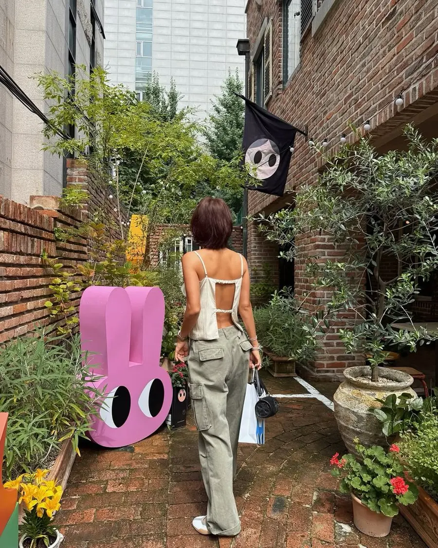 시원한 뒤태.... 임지현, 앞뒤 반전 매력 뽐낸 캐주얼 섬머룩